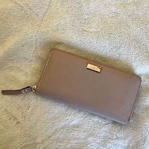 Kate Spade neutral glossy wallet